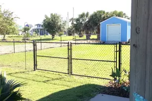 915 Sandollar, Crystal Beach, TX 77650 - Photo 5