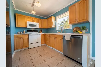 16622 Nassau Way, Jamaica Beach, TX 77554 - Photo 7