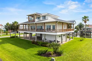 4301 Jolly Roger Rd, Jamaica Beach, TX 77554 - Photo 3