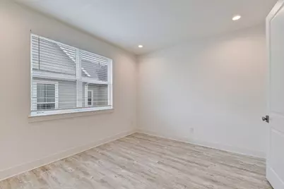 2705 Oakwood Crest Lane, Houston, TX 77018 - Photo 17