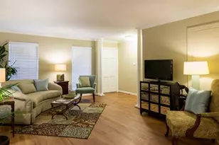 10220 Memorial Dr, Houston, TX 77024 - Photo 7