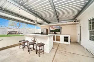 15 Haverford Ln, Friendswood, TX 77546 - Photo 3