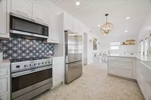 218 Kameha Dr, Tiki Island, TX 77554 - Photo 11