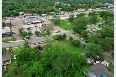 406 E Phillips Street, Conroe, TX 77301 - Photo 19