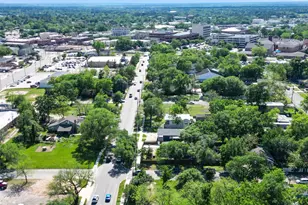 406 E Phillips St, Conroe, TX 77301 - Photo 25