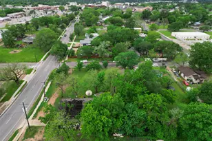 406 E Phillips St, Conroe, TX 77301 - Photo 13