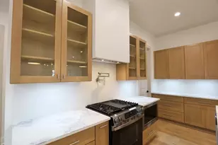 136 E 37th St, Houston, TX 77018 - Photo 9