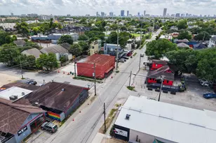 2212 Hopkins St, Houston, TX 77006 - Photo 29