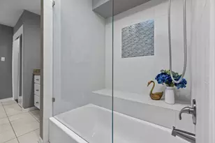 2212 Hopkins St, Houston, TX 77006 - Photo 19