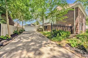 11919 Mighty Redwood Dr, Pasadena, TX 77059 - Photo 3