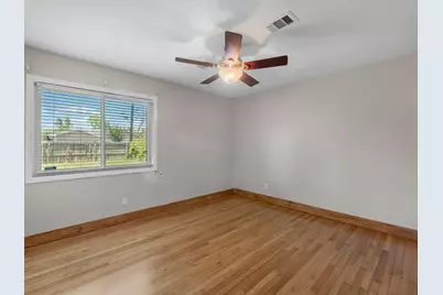 10319 Dunvegan Way, Houston, TX 77013 - Photo 11