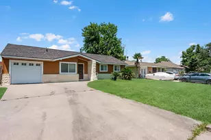 10319 Dunvegan Way, Houston, TX 77013 - Photo 3
