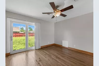 10319 Dunvegan Way, Houston, TX 77013 - Photo 7