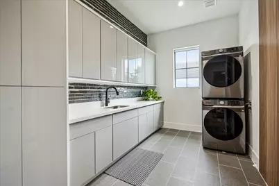 4002 Meadow Lake Lane, Houston, TX 77027 - Photo 31