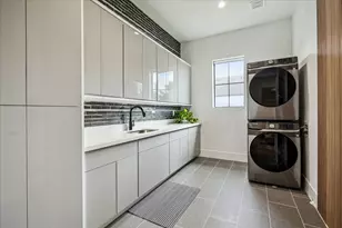 4002 Meadow Lake Ln, Houston, TX 77027 - Photo 31