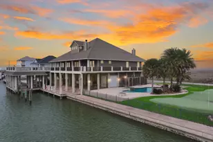 1239 Lagoon Dr, Crystal Beach, TX 77650 - Photo 1