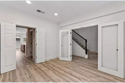 130 S Spinning Wheel Circle, The Woodlands, TX 77382 - Photo 9