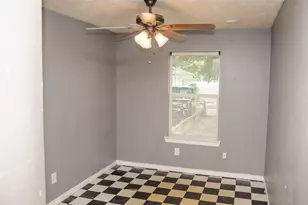 306 Willowick St, Tomball, TX 77375 - Photo 11