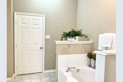 186 N Valley Oaks Circle, The Woodlands, TX 77382 - Photo 21