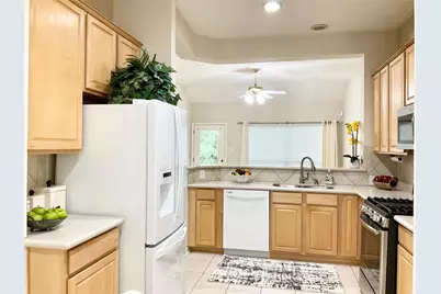 186 N Valley Oaks Circle, The Woodlands, TX 77382 - Photo 5