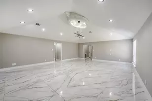 7834 Vickijohn Dr, Houston, TX 77071 - Photo 11