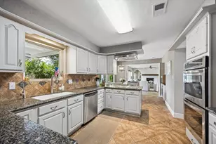 10730 Cedar Creek Dr, Houston, TX 77042 - Photo 11