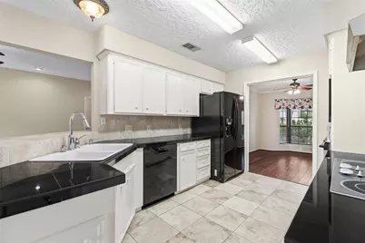 112 Quiet Wind Drive, Conroe, TX 77356 - Photo 9