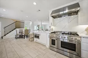 7910 Del Monte Dr, Houston, TX 77063 - Photo 9