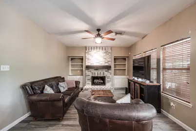 1015 Highlands Woods Drive, Highlands, TX 77562 - Photo 9