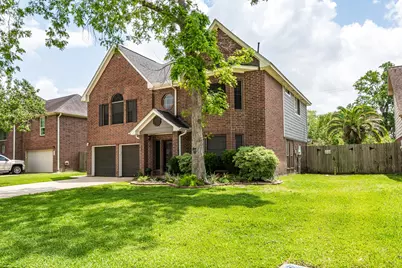 1015 Highlands Woods Drive, Highlands, TX 77562 - Photo 3