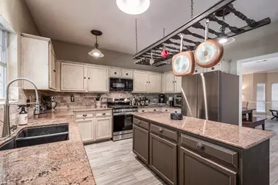 1015 Highlands Woods Drive, Highlands, TX 77562 - Photo 13