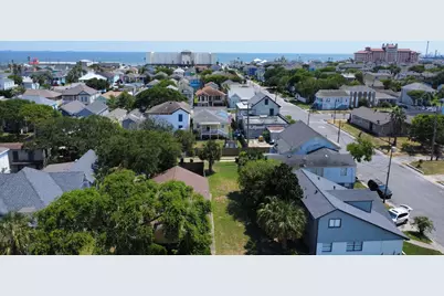 1723 M 1/2 Avenue, Galveston, TX 77550 - Photo 1