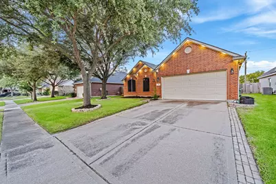 2010 Lincoln Crest Way, Sugar Land, TX 77498 - Photo 3