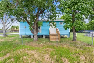 901 6th St, San Leon, TX 77539 - Photo 1