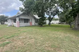 115 Summit St, Schulenburg, TX 78956 - Photo 3