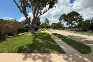 16103 Camino Del Sol Dr, Houston, TX 77083 - Photo 3