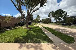 16103 Camino Del Sol Dr, Houston, TX 77083 - Photo 3