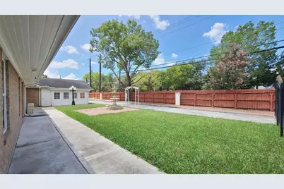 902 Ashford Parkway, Houston, TX 77077 - Photo 3