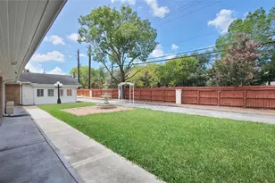 902 Ashford Pkwy, Houston, TX 77077 - Photo 3