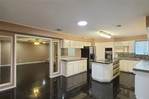 902 Ashford Pkwy, Houston, TX 77077 - Photo 15