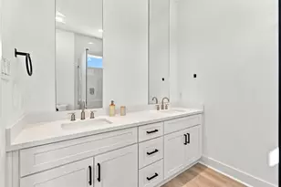 7948 Betty Boop St, Houston, TX 77028 - Photo 23