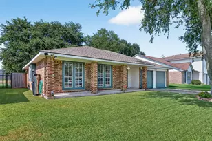 10911 Pecan Dr, La Porte, TX 77571 - Photo 1