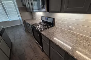 10401 Birch Peak Dr, Rosharon, TX 77583 - Photo 5