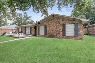 5885 Pinkstaff Ln, Beaumont, TX 77706 - Photo 3