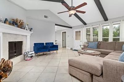 5885 Pinkstaff Ln, Beaumont, TX 77706 - Photo 9