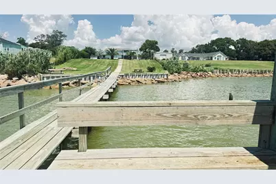 8720 Ocean Drive, Beach City, TX 77523 - Photo 17