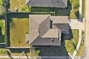 1203 Lancer Leap Dr, Alvin, TX 77511 - Photo 5