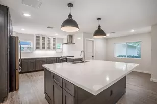 710 Thornwood, Shenandoah, TX 77381 - Photo 9