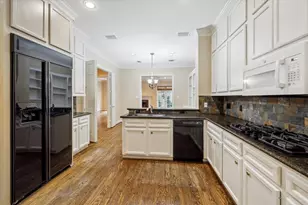 2 S Briar Hollow Ln, Houston, TX 77027 - Photo 13