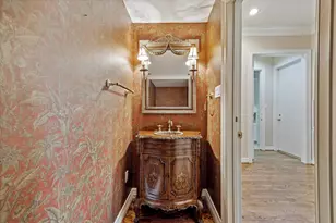 2 S Briar Hollow Ln, Houston, TX 77027 - Photo 15